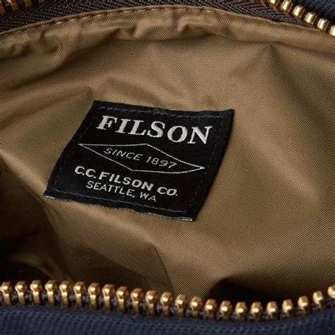 Filson Small Travel Kit .